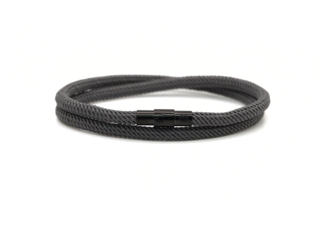 Grey braided bracelet with black pvd steel clasp